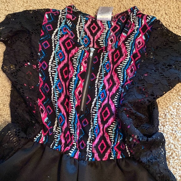 Dressy Black romper with lace sleeves size 8 - Picture 2 of 5